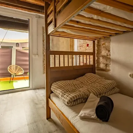 En El Corazon De Tarragona. Planta Baja Con Patio. Apartment Tarragona