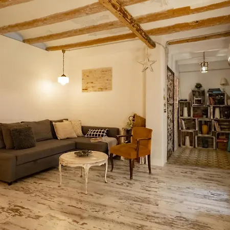 En El Corazon De Tarragona. Planta Baja Con Patio.