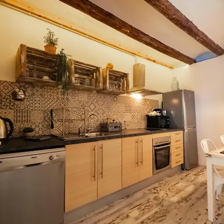 En El Corazon De Tarragona. Planta Baja Con Patio. Apartment *