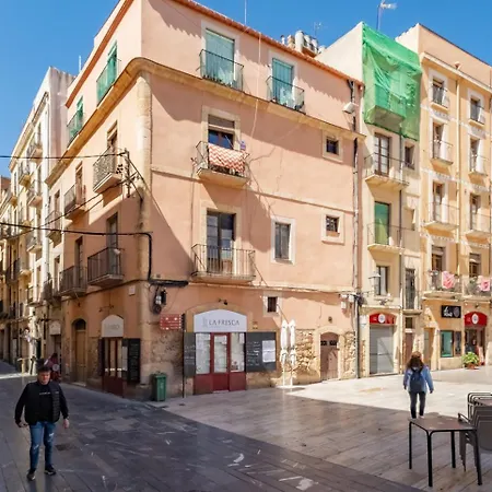 Apartment En El Corazon De Tarragona. Planta Baja Con Patio. Tarragona