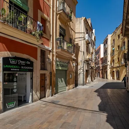 En El Corazon De Tarragona. Planta Baja Con Patio. Apartment Tarragona