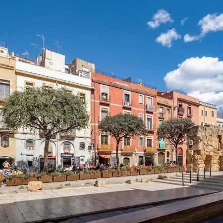 En El Corazon De Tarragona. Planta Baja Con Patio. Apartment