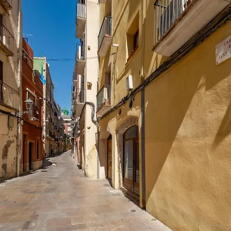 En El Corazon De Tarragona. Planta Baja Con Patio. *