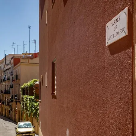 En El Corazon De Tarragona. Planta Baja Con Patio. *